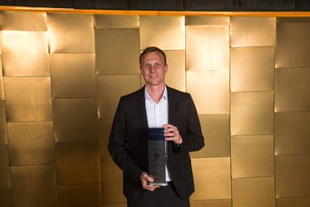 anyMOTION freut sich mit Citroën, Peugeot und dem Stellantis Financial Services (PSA Bank) über den „Triple A“ Award für den besten Online-Verkauf 2023!